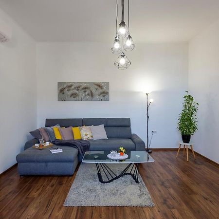Apartman Lema Pula Exterior foto